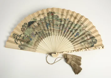 Bedruckter Papierfächer mit japanischen Figuren in einer Landschaft, 1880er Jahre